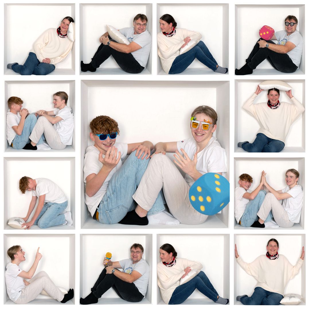 Eine Fotocollage aus 13 Bildern zeigt zwei Personen, die sich gemeinsam in einer grossen, leeren Box befinden. Sie posieren kreativ in unterschiedlichen Positionen, zum Beispiel sitzend, stehend, liegend oder interagierend miteinander.